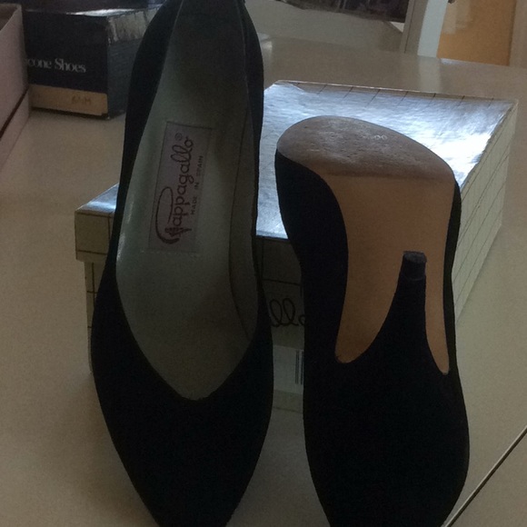 Shoes - Picture 2 of 3